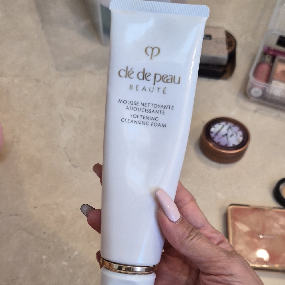 Clé de Peau Beauté Softening Cleansing Foam